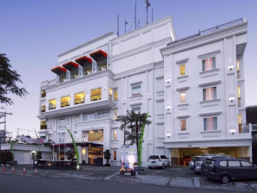 Hw Hotel Padang Exterior foto