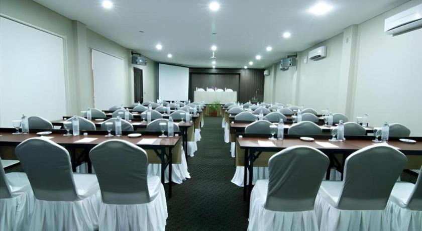 Hw Hotel Padang Exterior foto