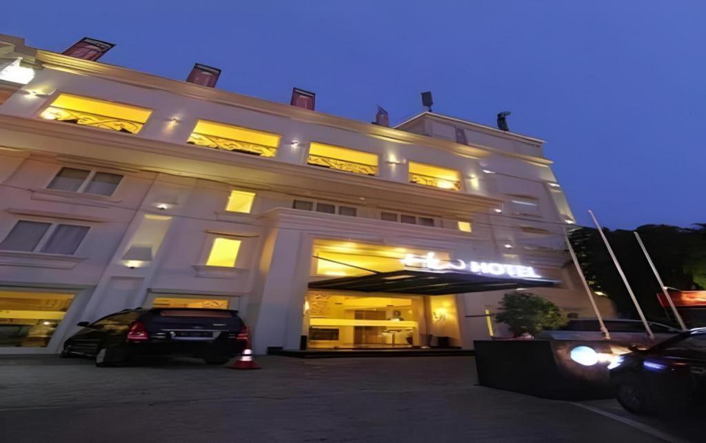 Hw Hotel Padang Exterior foto