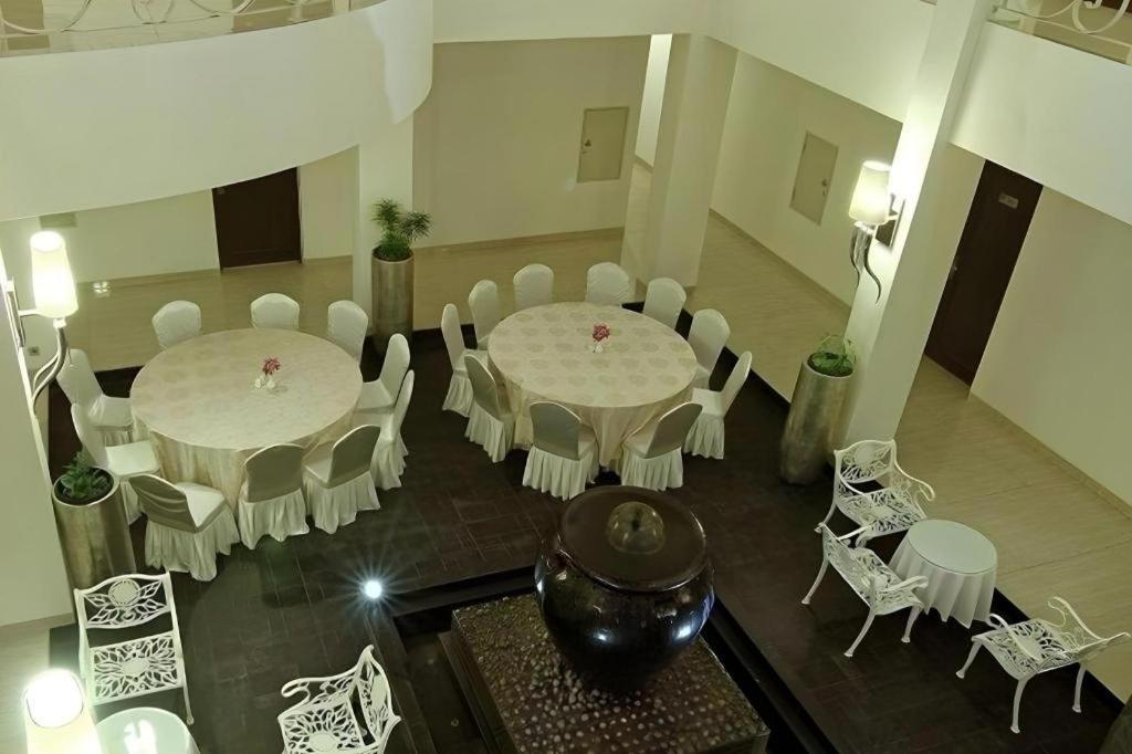 Hw Hotel Padang Exterior foto