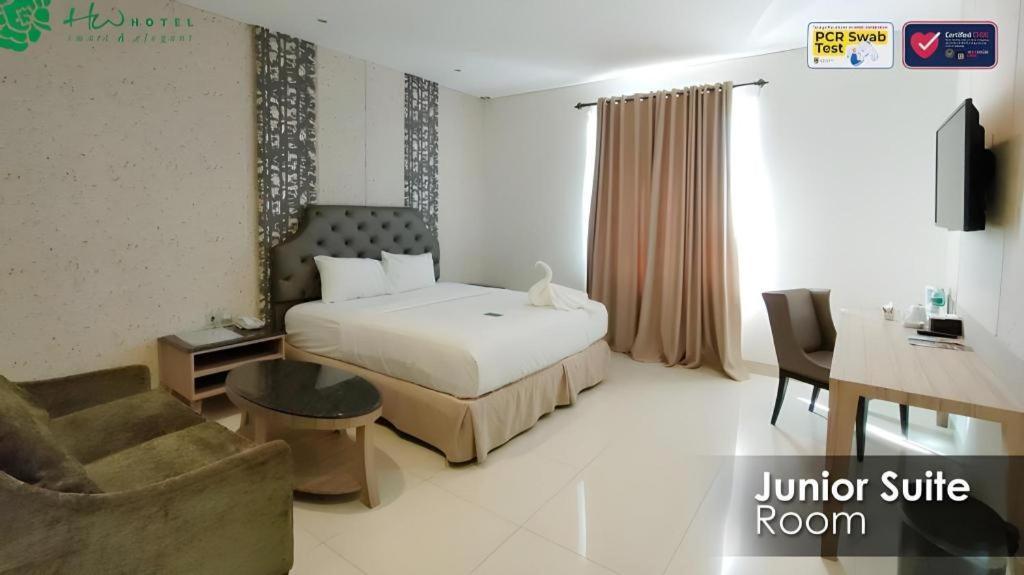 Hw Hotel Padang Exterior foto